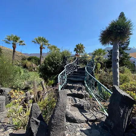 Kanarisches Mit Und Bergblick * Puntagorda (La Palma)